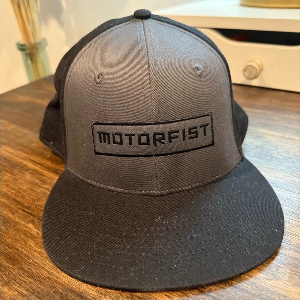 Men’s motorfist hat